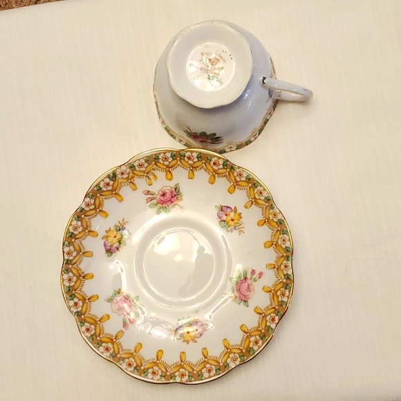 Vintage Royal Albert Bone China - Picture 2 of 3